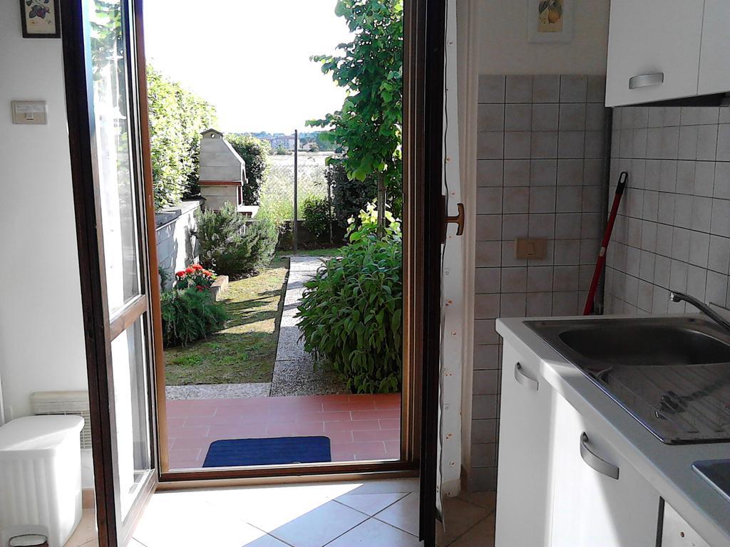 Bed And Breakfast Catherina Ponsacco Exteriör bild