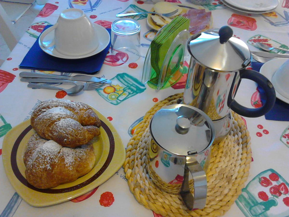 Bed And Breakfast Catherina Ponsacco Exteriör bild